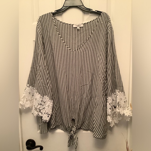 MoaMoa Tops - MoaMoa Gray & White Stripe Top Size - 3X
